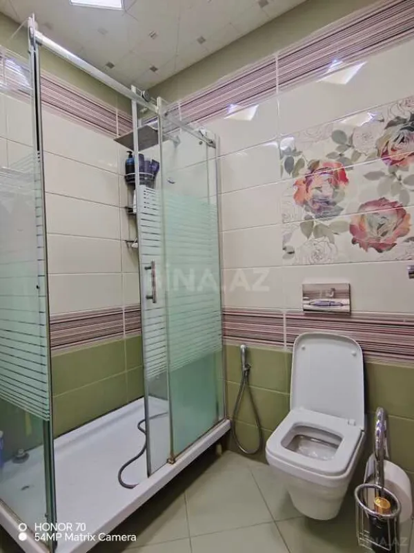 Satılır 4 otaqlı mənzil 195 m²