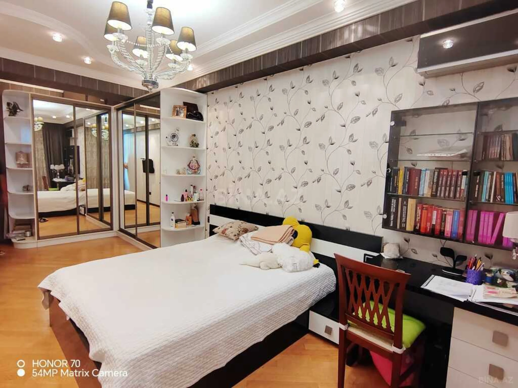 Satılır 4 otaqlı mənzil 195 m²