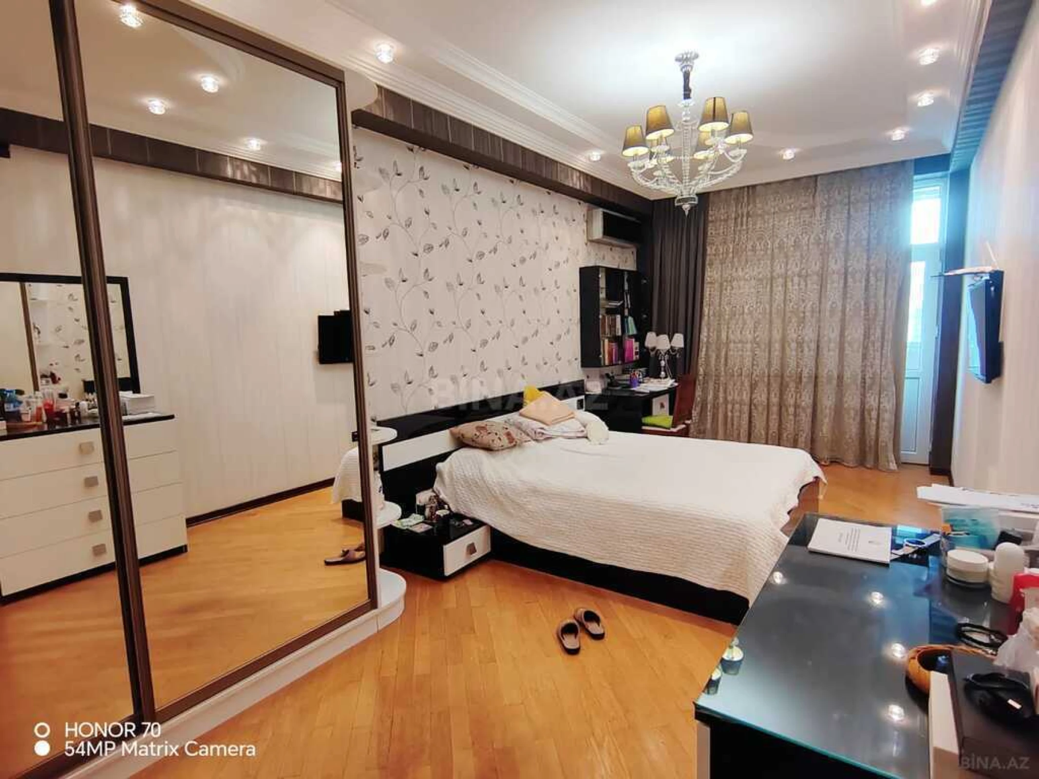 Satılır 4 otaqlı mənzil 195 m²