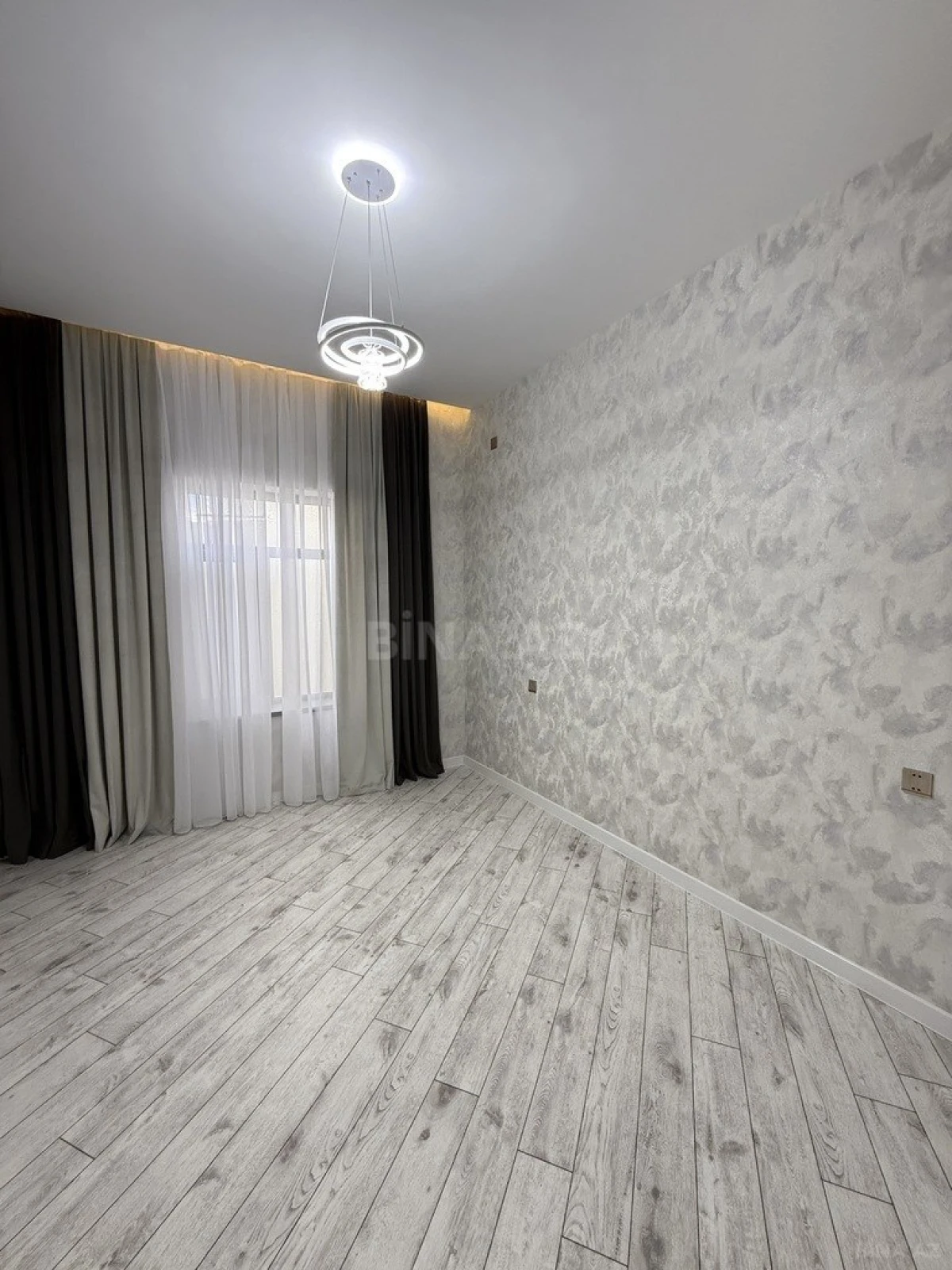 Satılır 4 otaqlı həyət evi 145 m²
