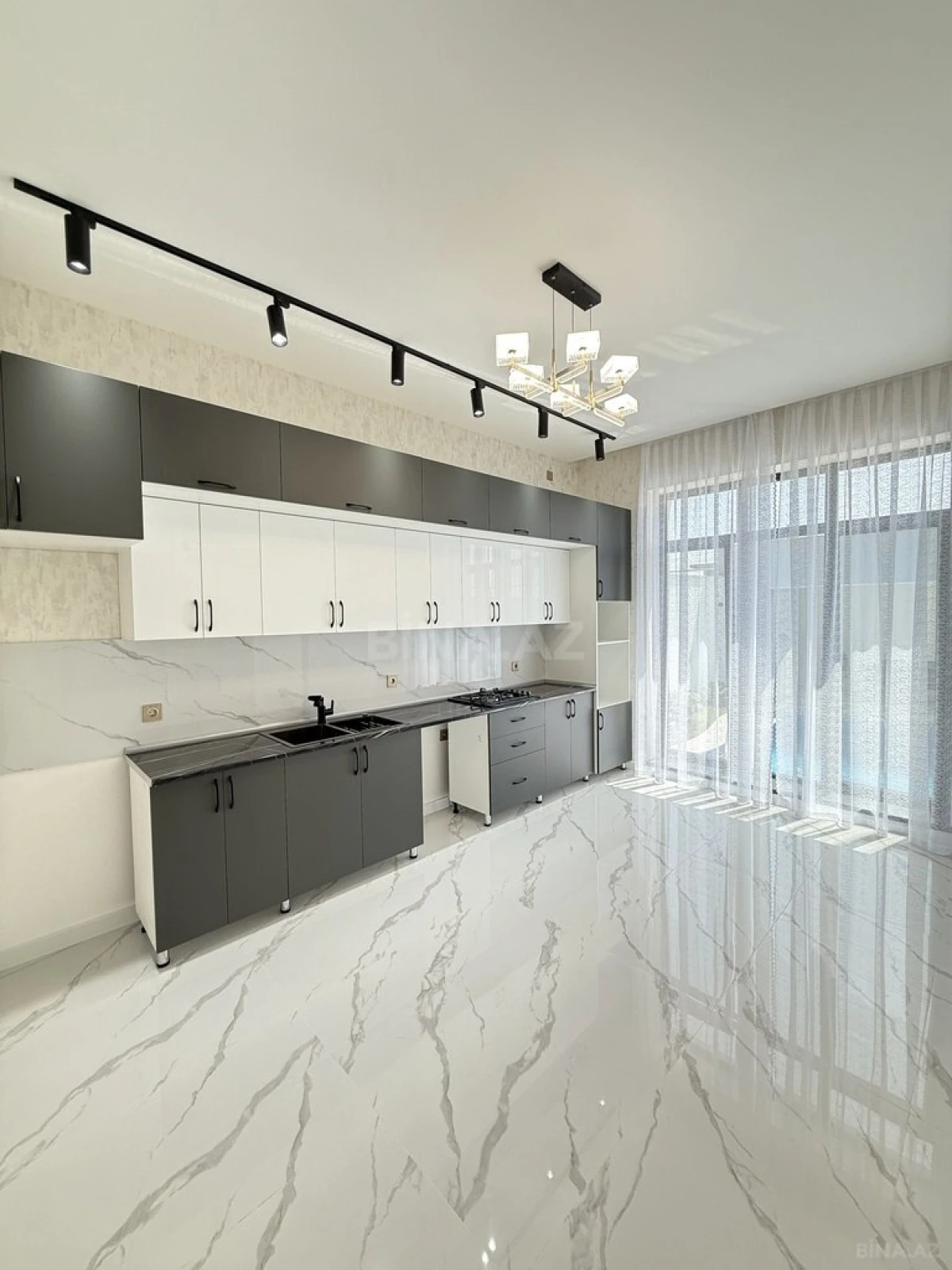 Satılır 4 otaqlı həyət evi 145 m²