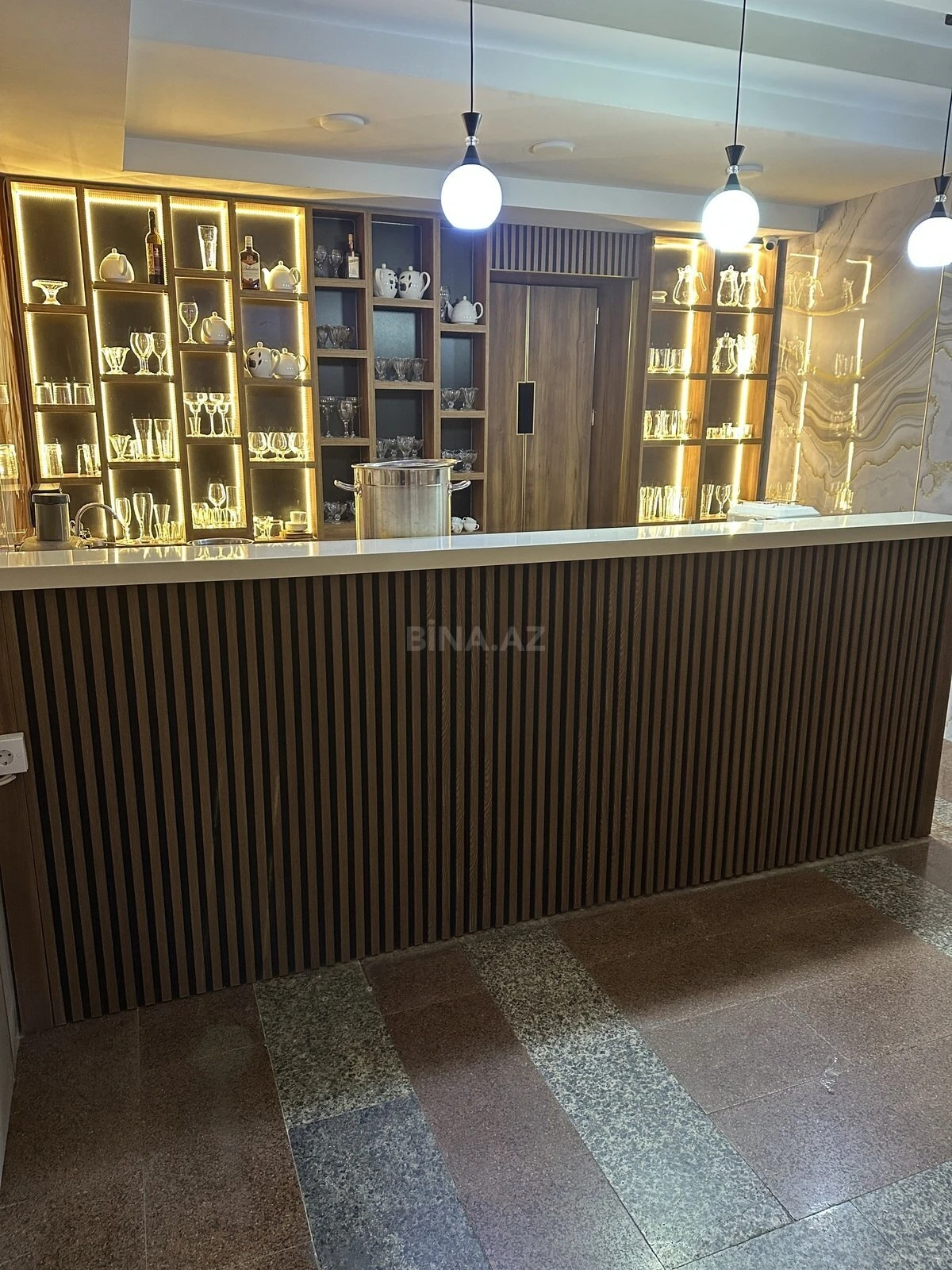 Kirayə verilir obyekt 183 m²