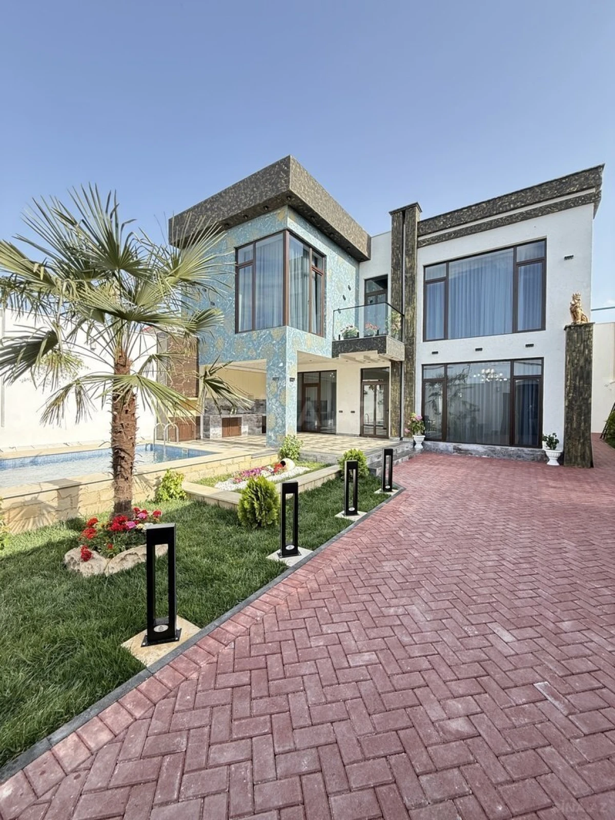 Satılır 5 otaqlı həyət evi 220 m²