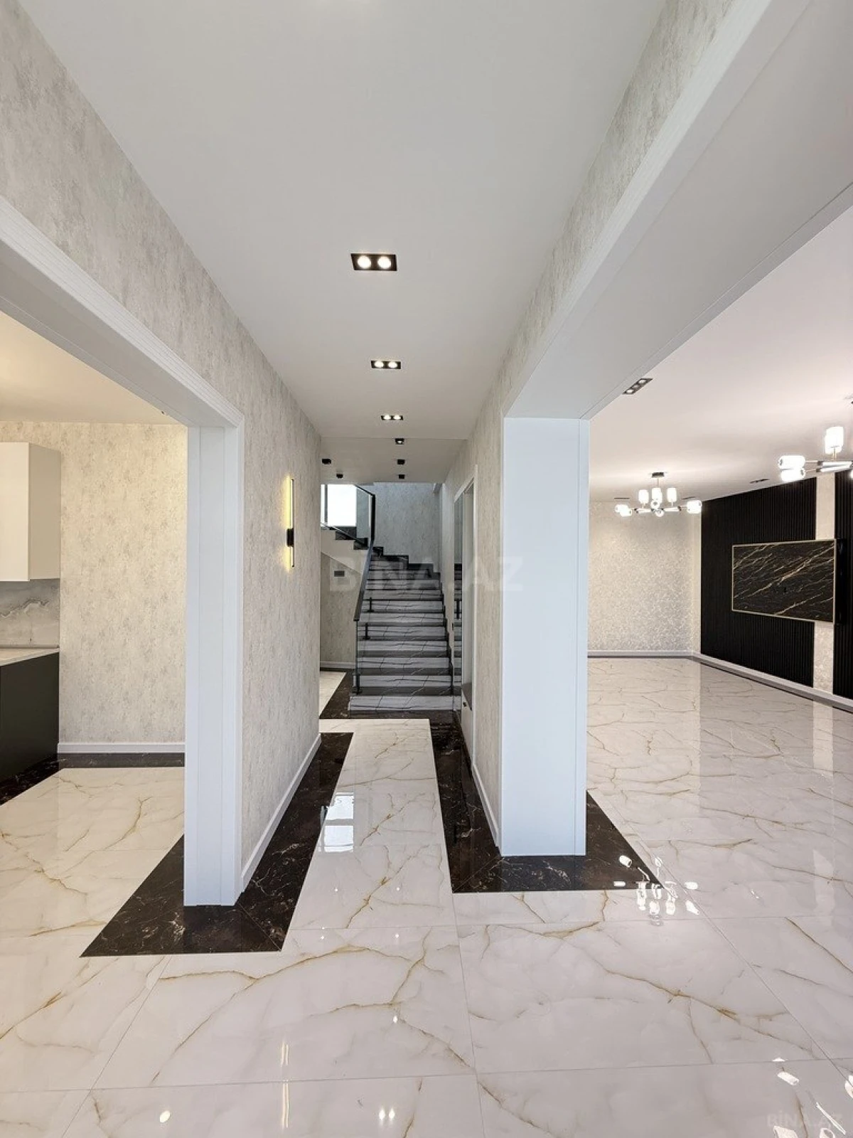 Satılır 5 otaqlı həyət evi 220 m²