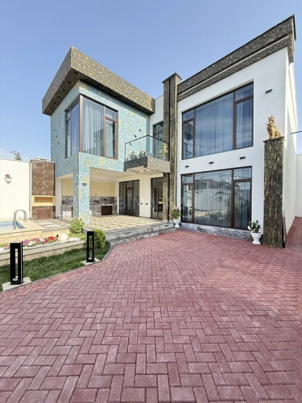 Satılır 5 otaqlı həyət evi 220 m²
