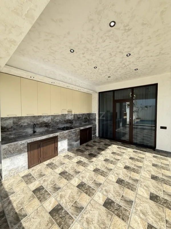 Satılır 5 otaqlı həyət evi 220 m²