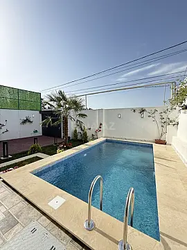 Satılır 5 otaqlı həyət evi 220 m²