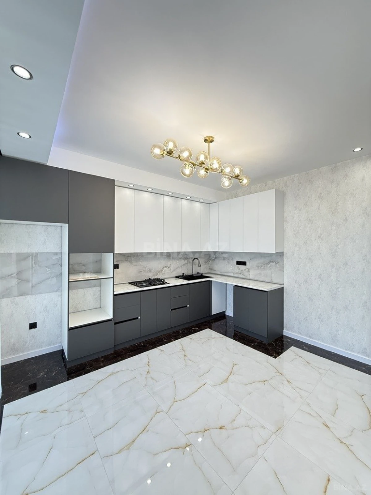 Satılır 5 otaqlı həyət evi 220 m²