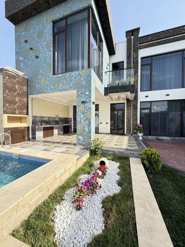 Satılır 5 otaqlı həyət evi 220 m²