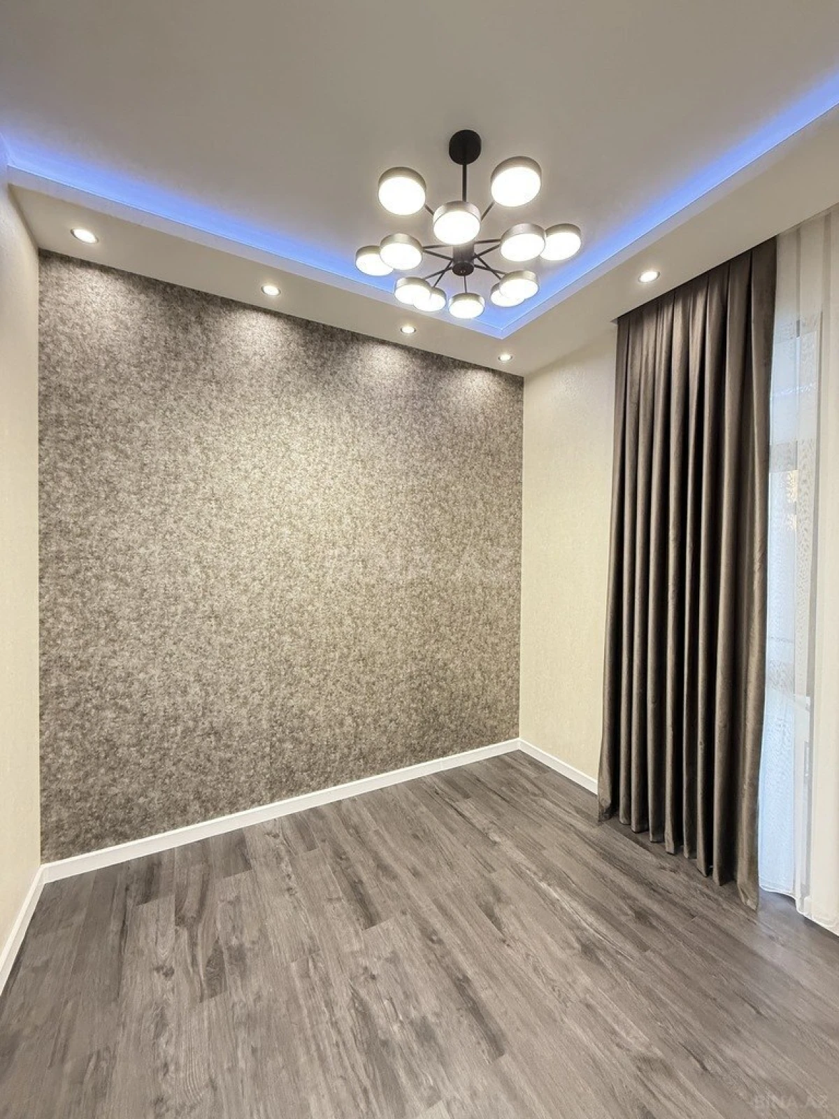 Satılır 5 otaqlı həyət evi 220 m²