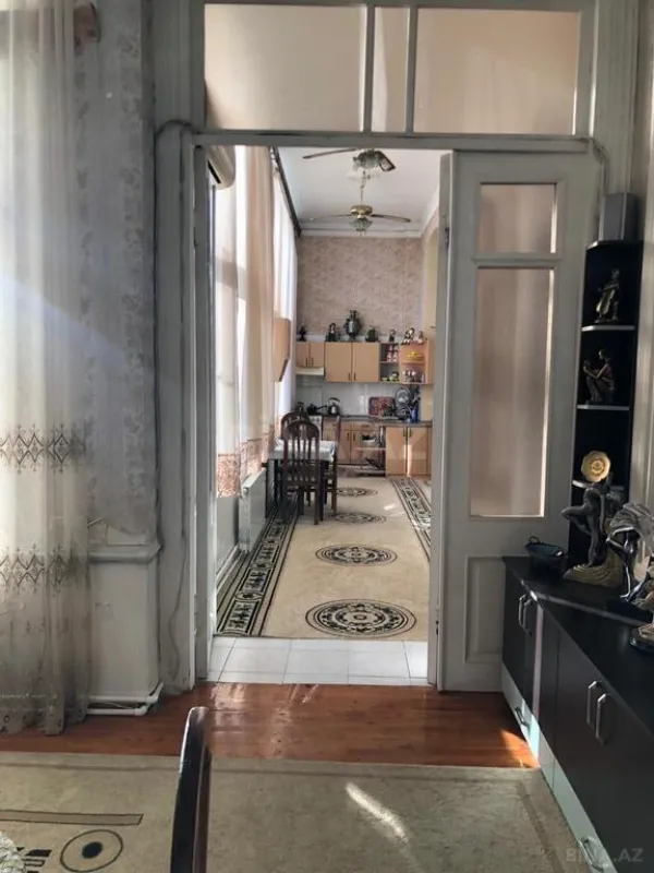 Satılır 6 otaqlı mənzil 130.5 m²