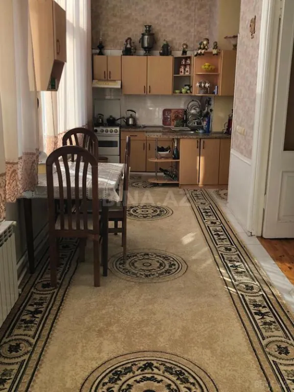 Satılır 6 otaqlı mənzil 130.5 m²