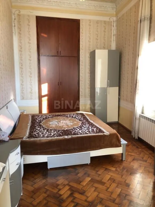 Satılır 6 otaqlı mənzil 130.5 m²