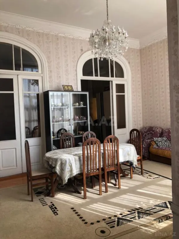 Satılır 6 otaqlı mənzil 130.5 m²