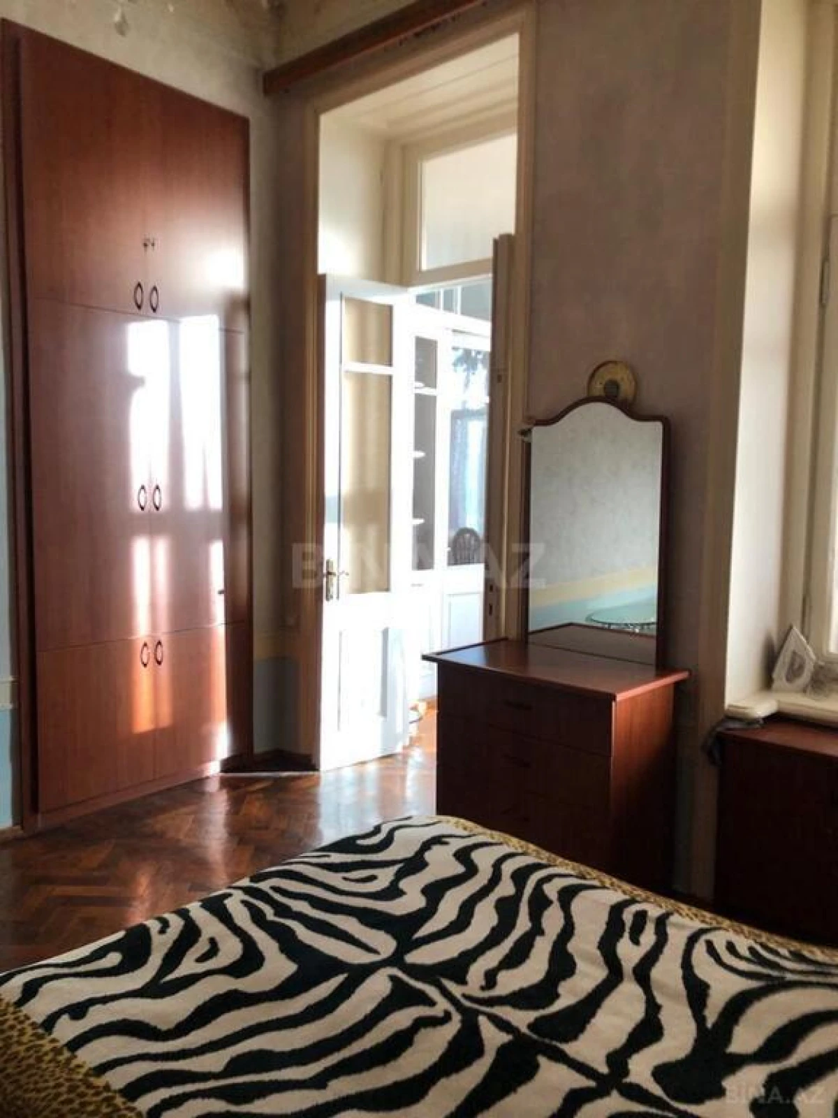 Satılır 6 otaqlı mənzil 130.5 m²