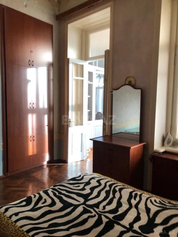 Satılır 6 otaqlı mənzil 130.5 m²