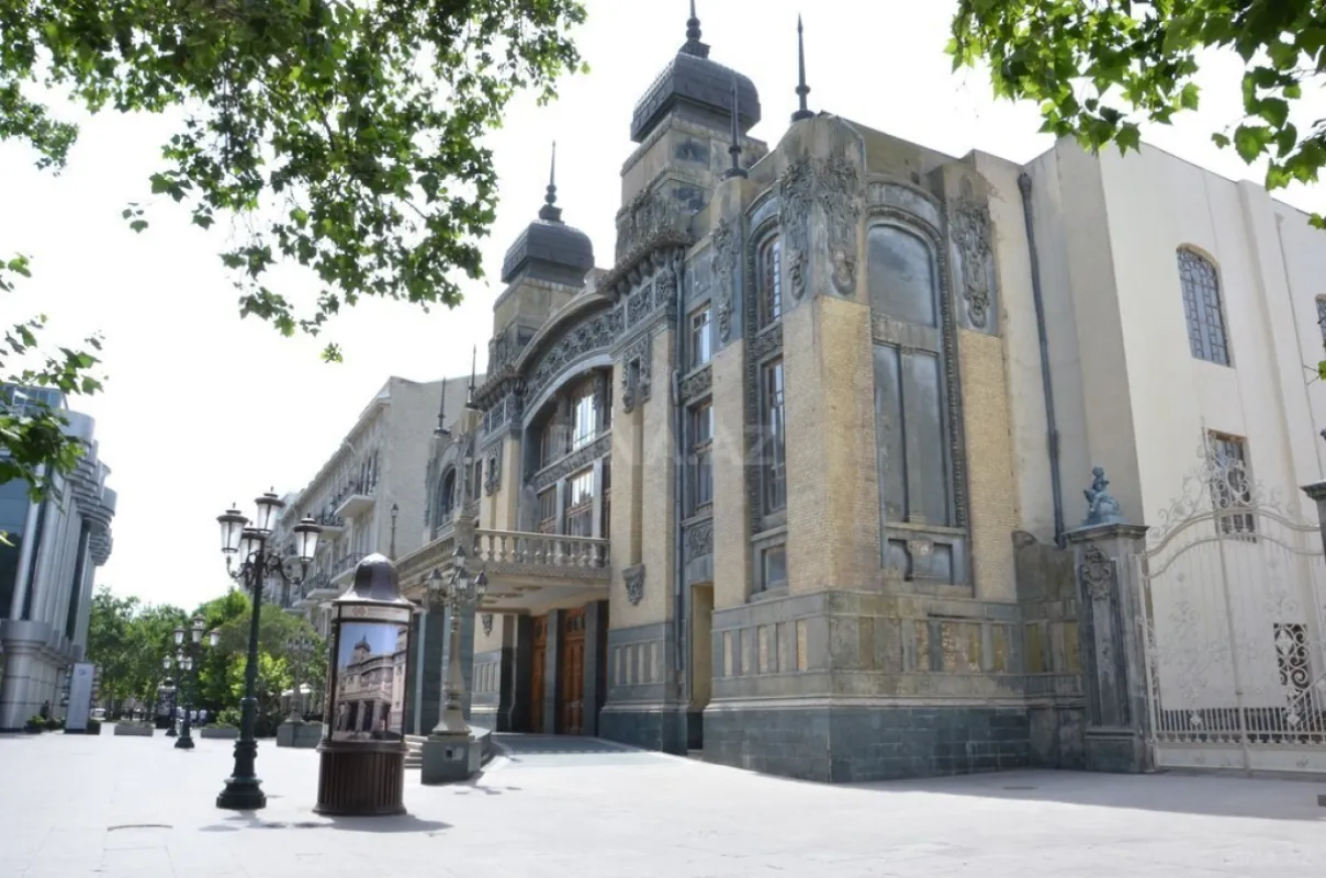 Satılır 6 otaqlı mənzil 130.5 m²