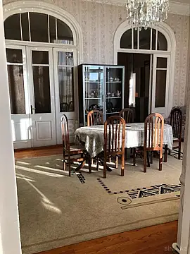 Satılır 6 otaqlı mənzil 130.5 m²