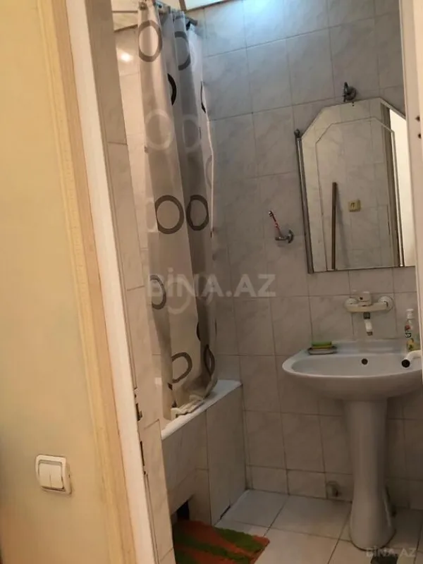 Satılır 6 otaqlı mənzil 130.5 m²