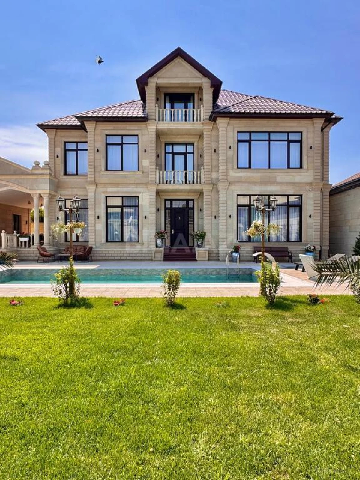 Satılır 4 otaqlı həyət evi 600 m²