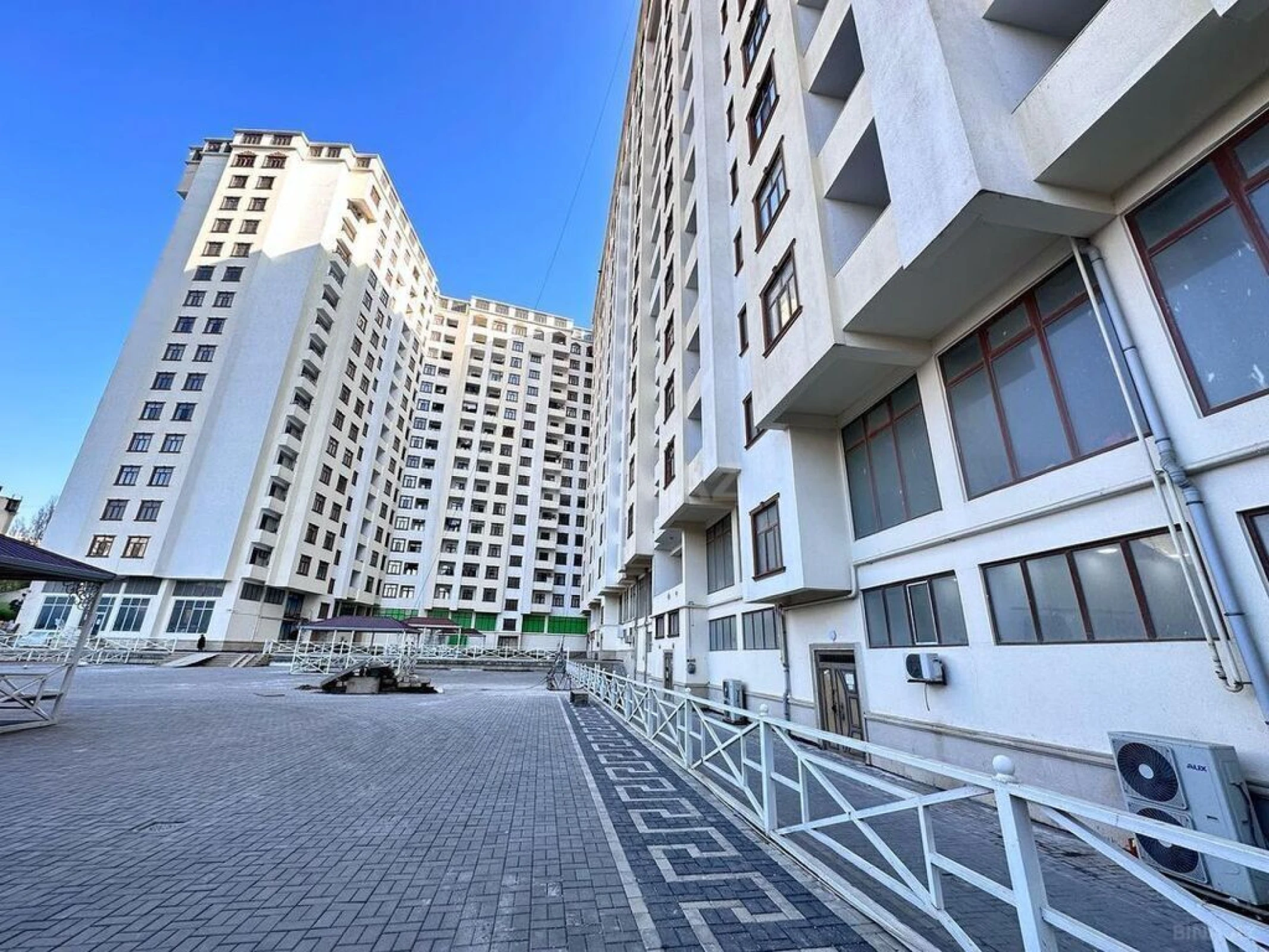 Satılır 2 otaqlı mənzil 75 m²