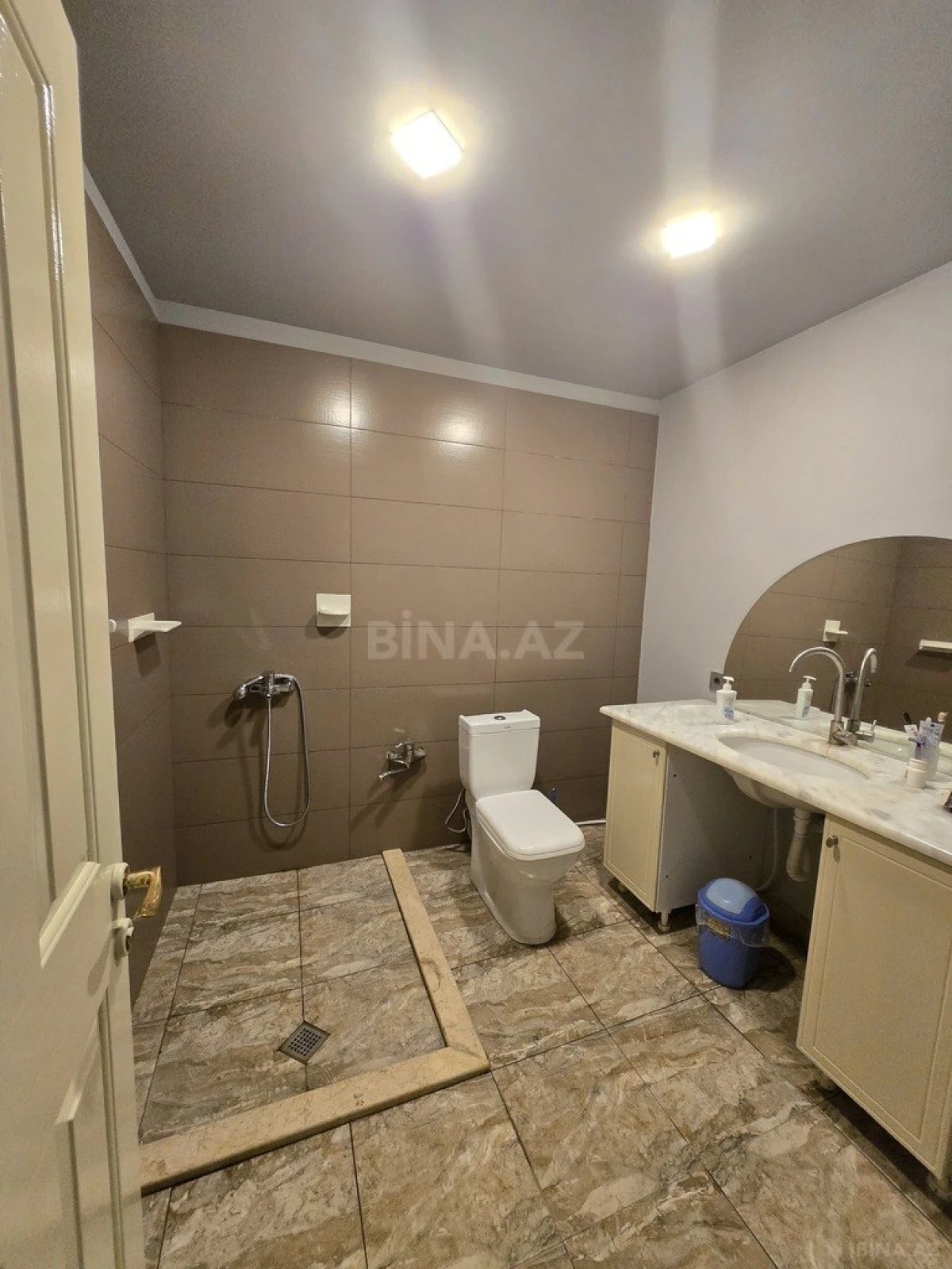 Satılır 6 otaqlı həyət evi 250 m²