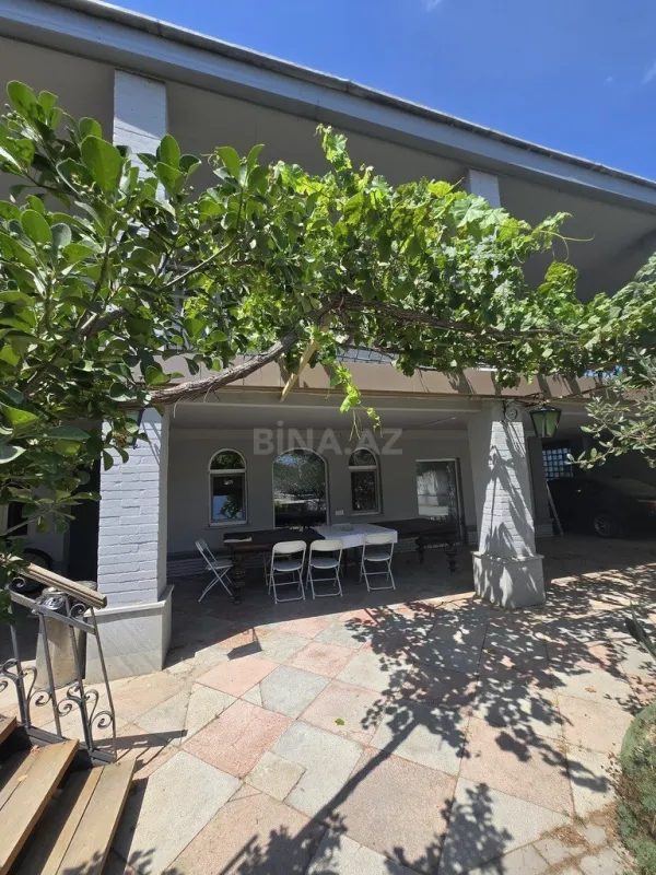 Satılır 6 otaqlı həyət evi 250 m²