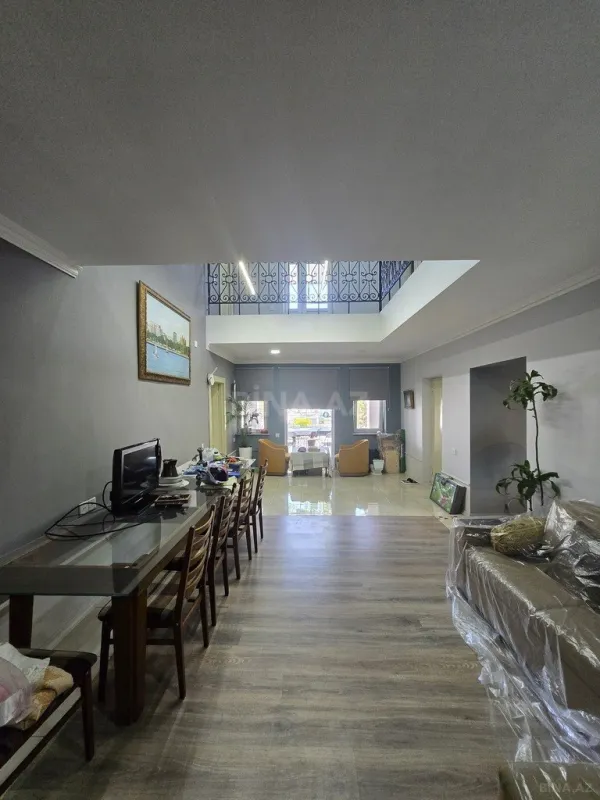 Satılır 6 otaqlı həyət evi 250 m²