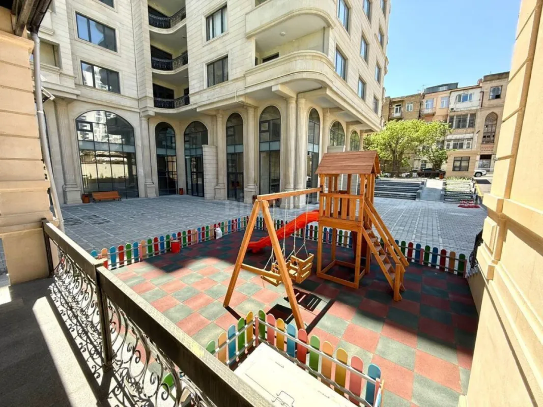 Satılır 4 otaqlı mənzil 106 m²