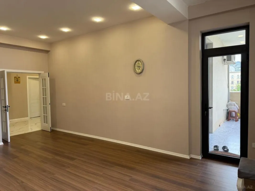 Satılır 4 otaqlı mənzil 106 m²