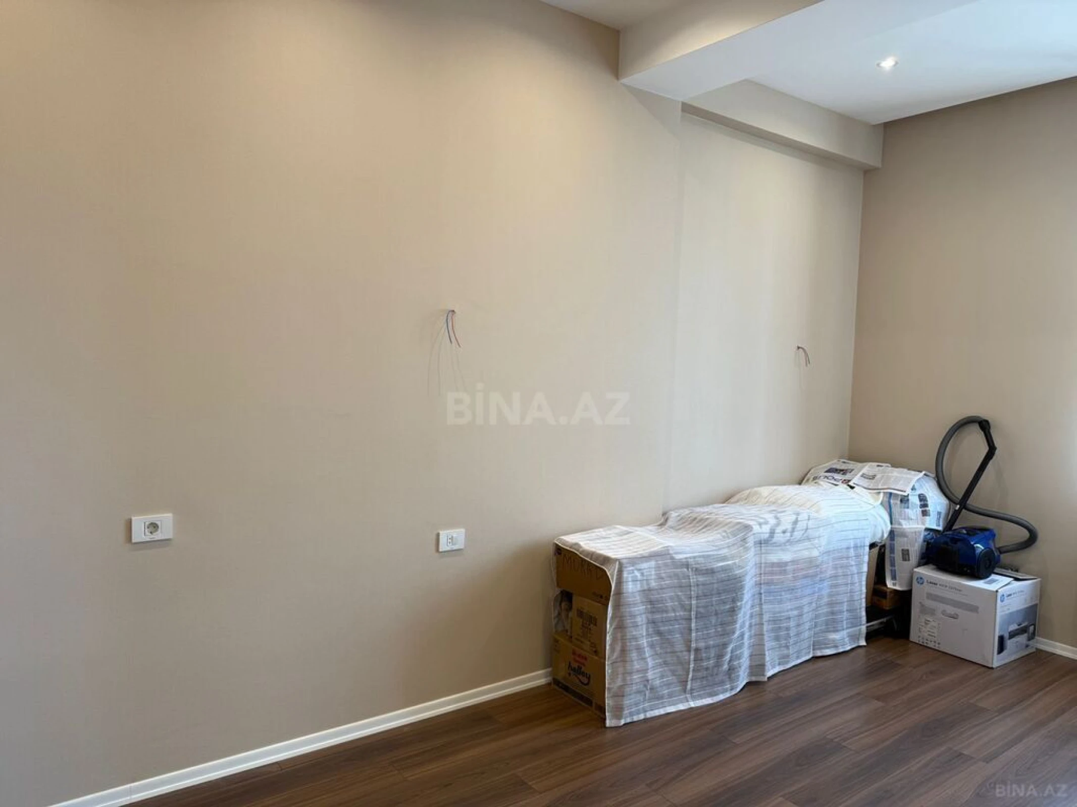 Satılır 4 otaqlı mənzil 106 m²
