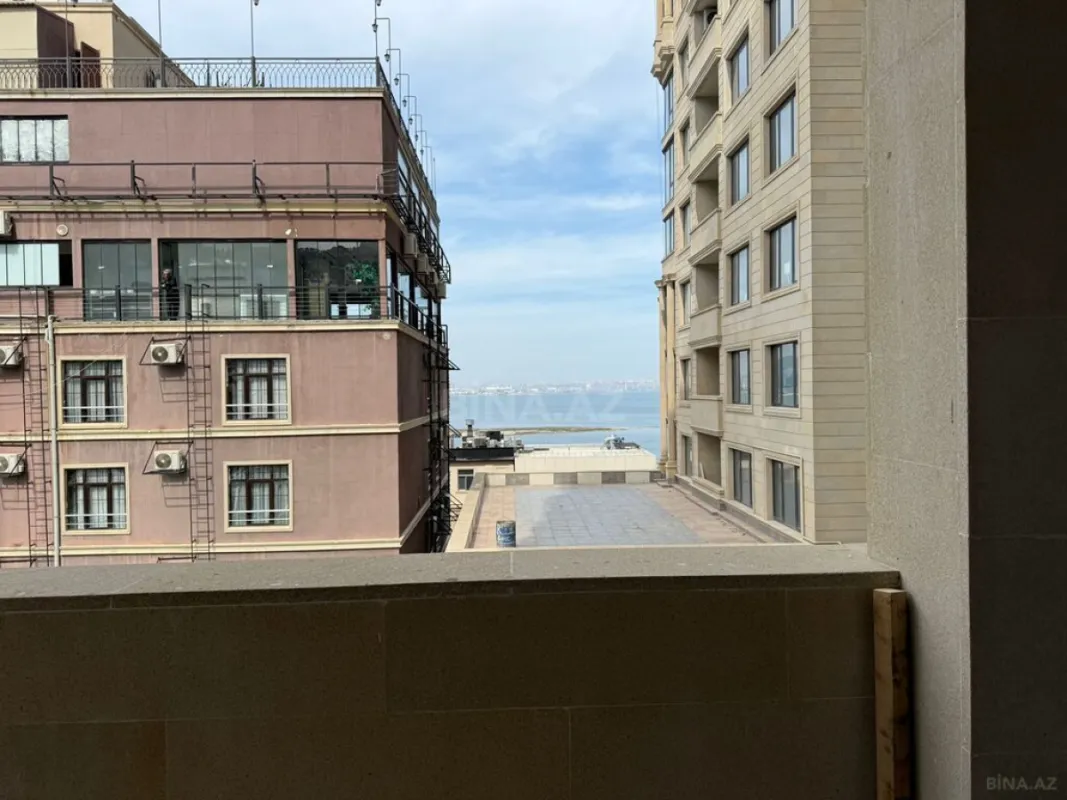 Satılır 4 otaqlı mənzil 106 m²