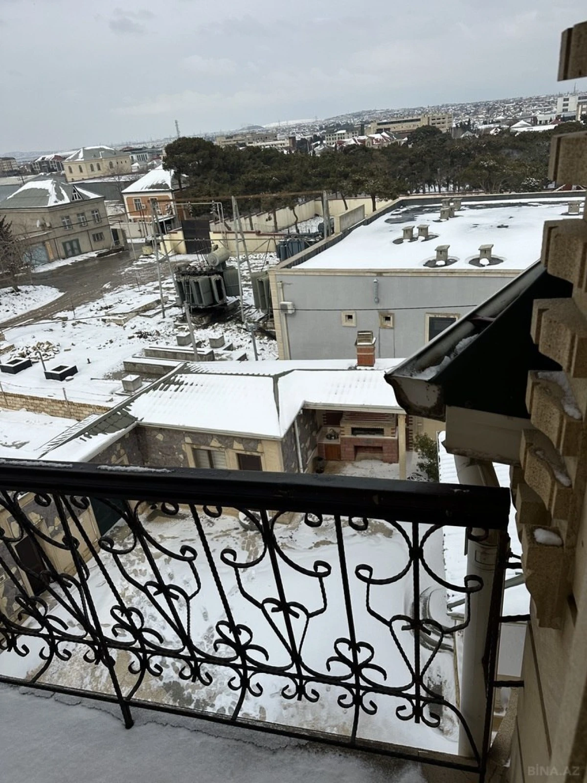 Satılır 7 otaqlı həyət evi 400 m²