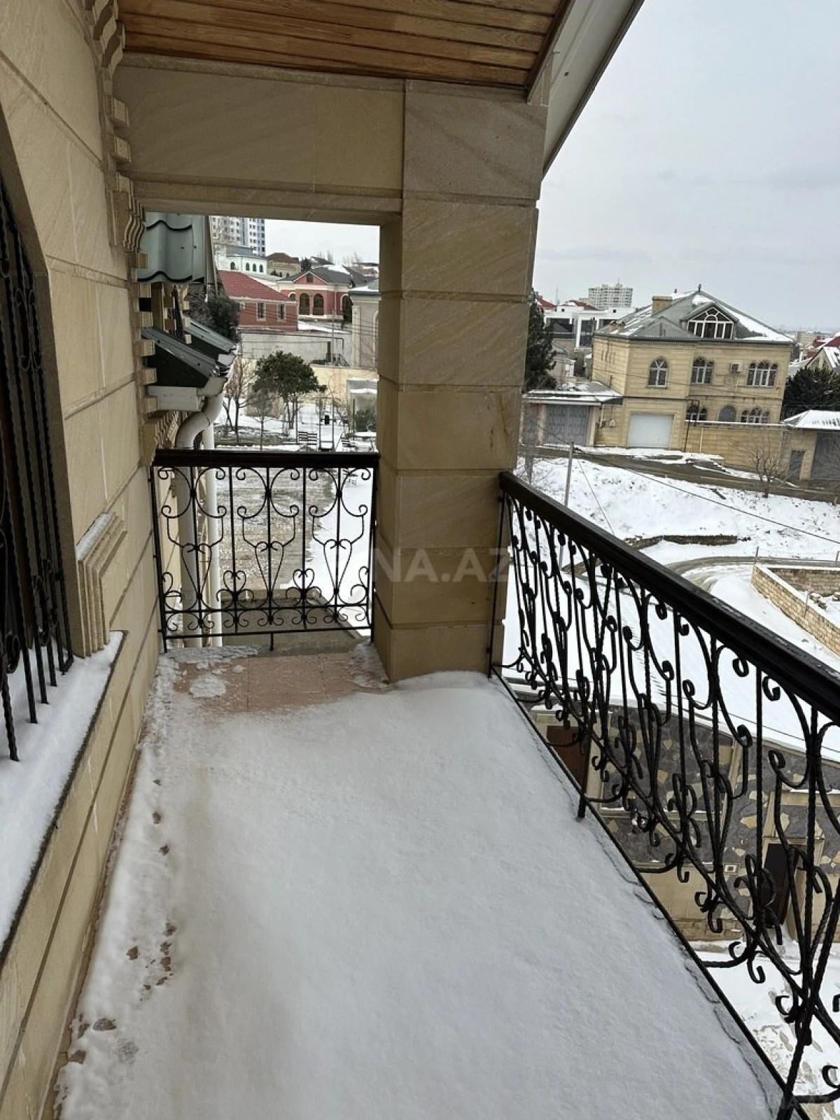 Satılır 7 otaqlı həyət evi 400 m²