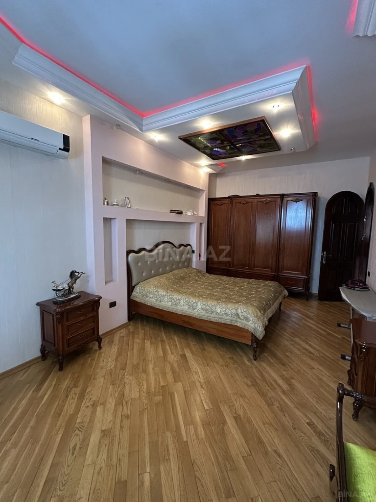 Satılır 7 otaqlı həyət evi 400 m²