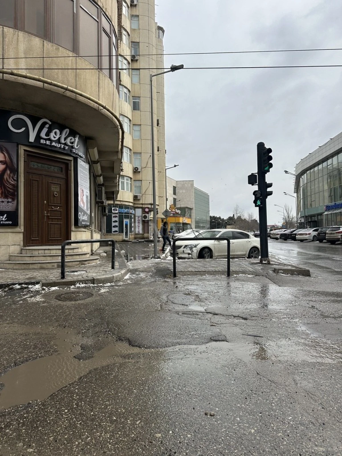 Satılır 7 otaqlı həyət evi 400 m²