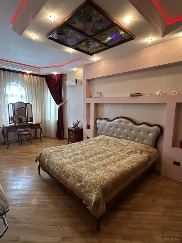 Satılır 7 otaqlı həyət evi 400 m²