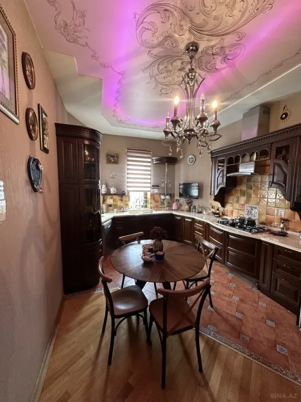 Satılır 7 otaqlı həyət evi 400 m²