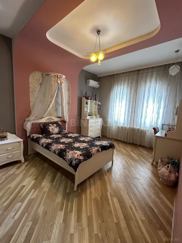 Satılır 7 otaqlı həyət evi 400 m²