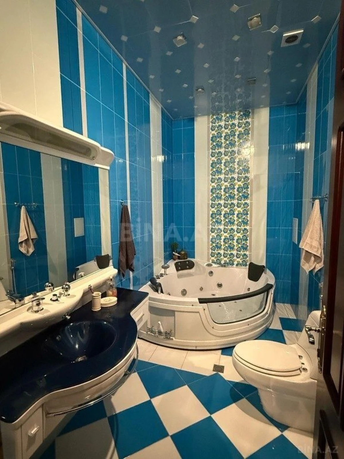 Satılır 7 otaqlı həyət evi 400 m²