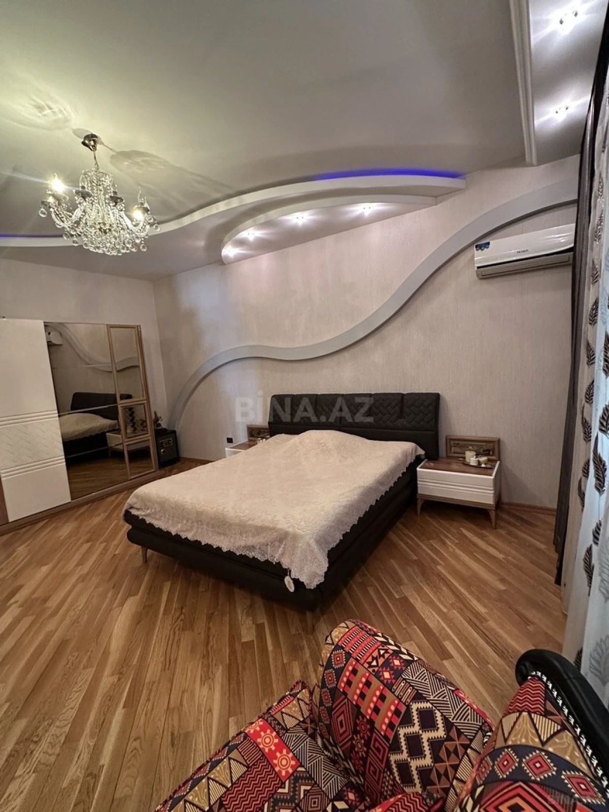 Satılır 7 otaqlı həyət evi 400 m²