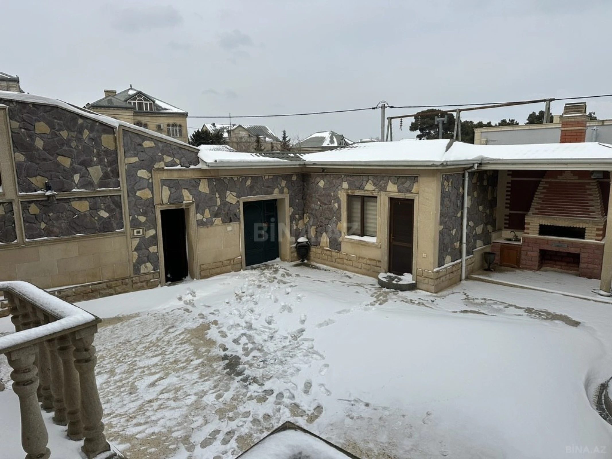 Satılır 7 otaqlı həyət evi 400 m²