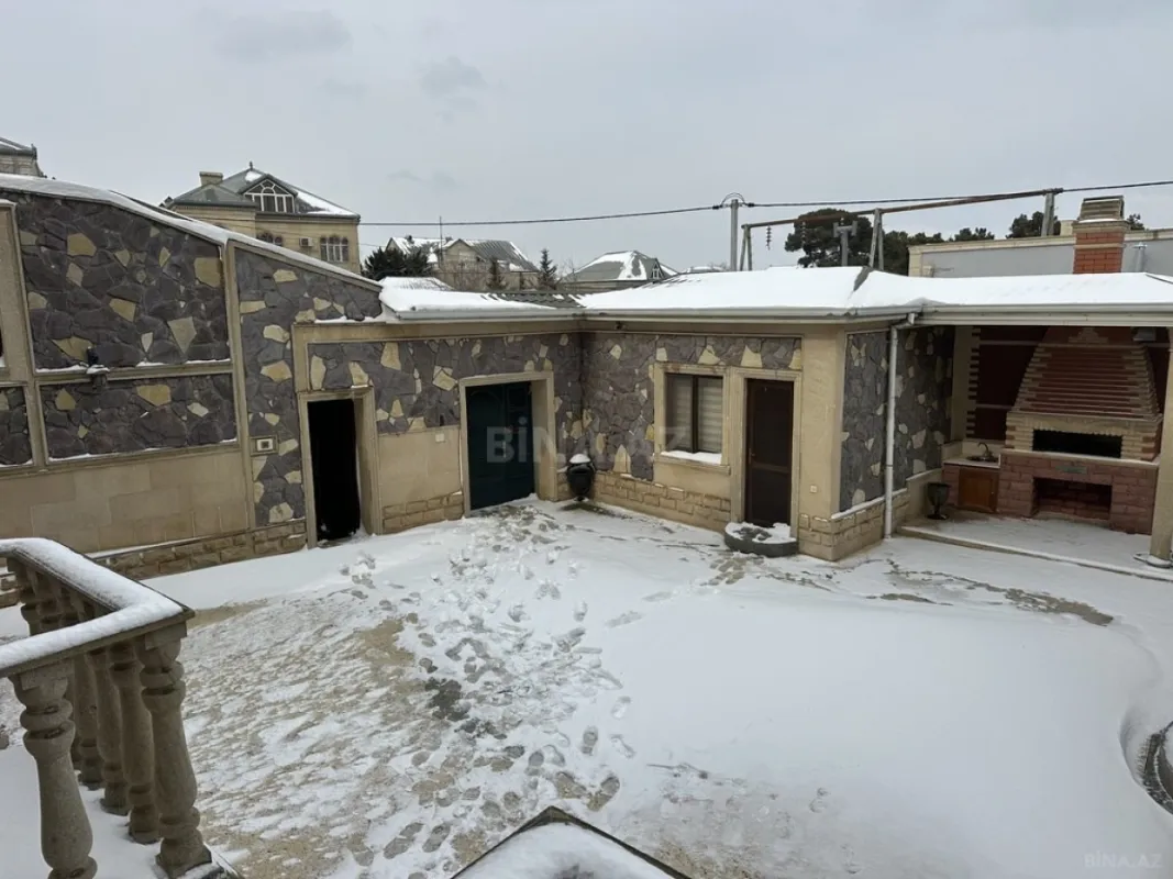 Satılır 7 otaqlı həyət evi 400 m²