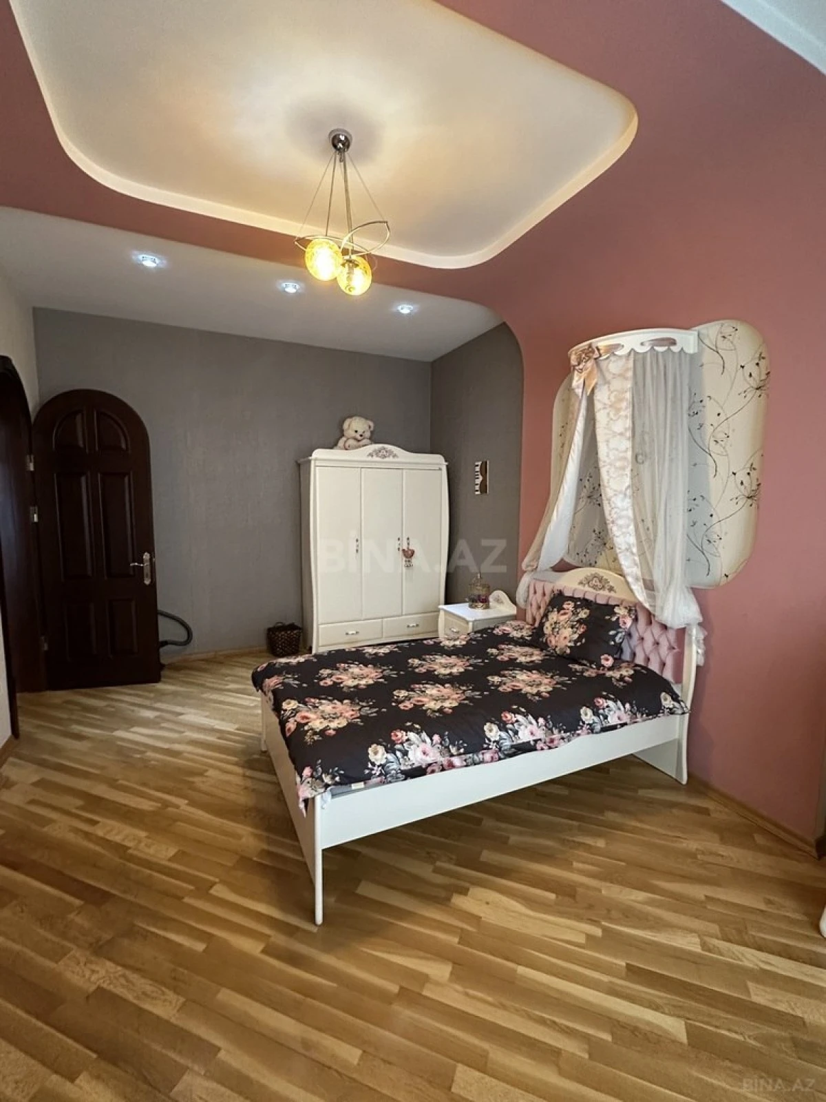 Satılır 7 otaqlı həyət evi 400 m²