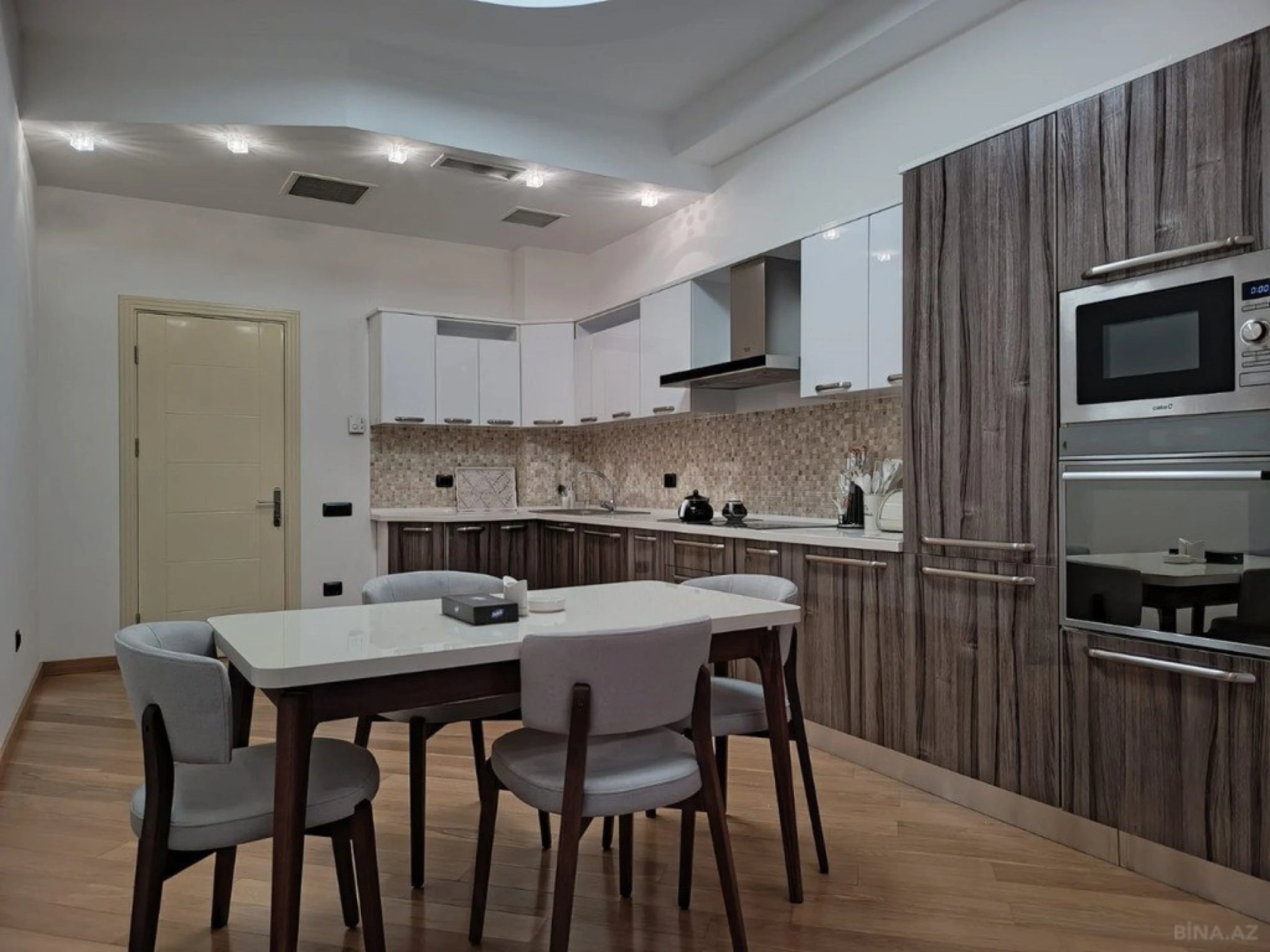 Kirayə verilir 4 otaqlı mənzil 265 m²