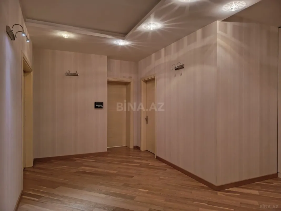Kirayə verilir 4 otaqlı mənzil 265 m²