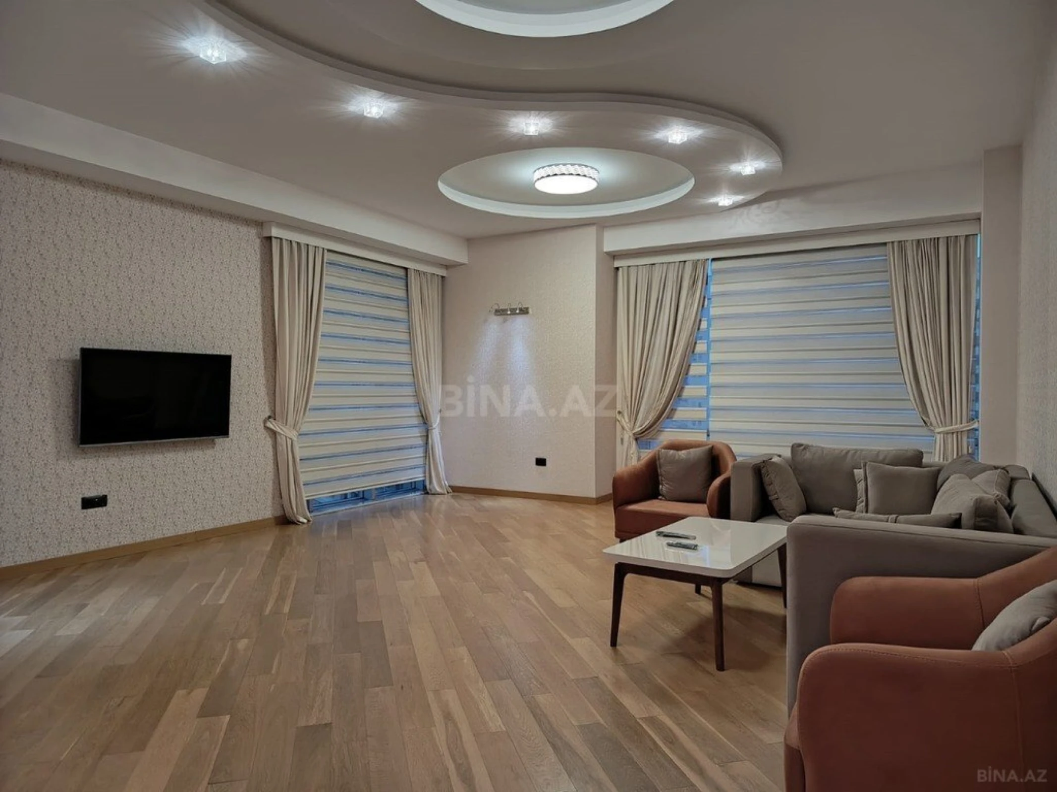 Kirayə verilir 4 otaqlı mənzil 265 m²