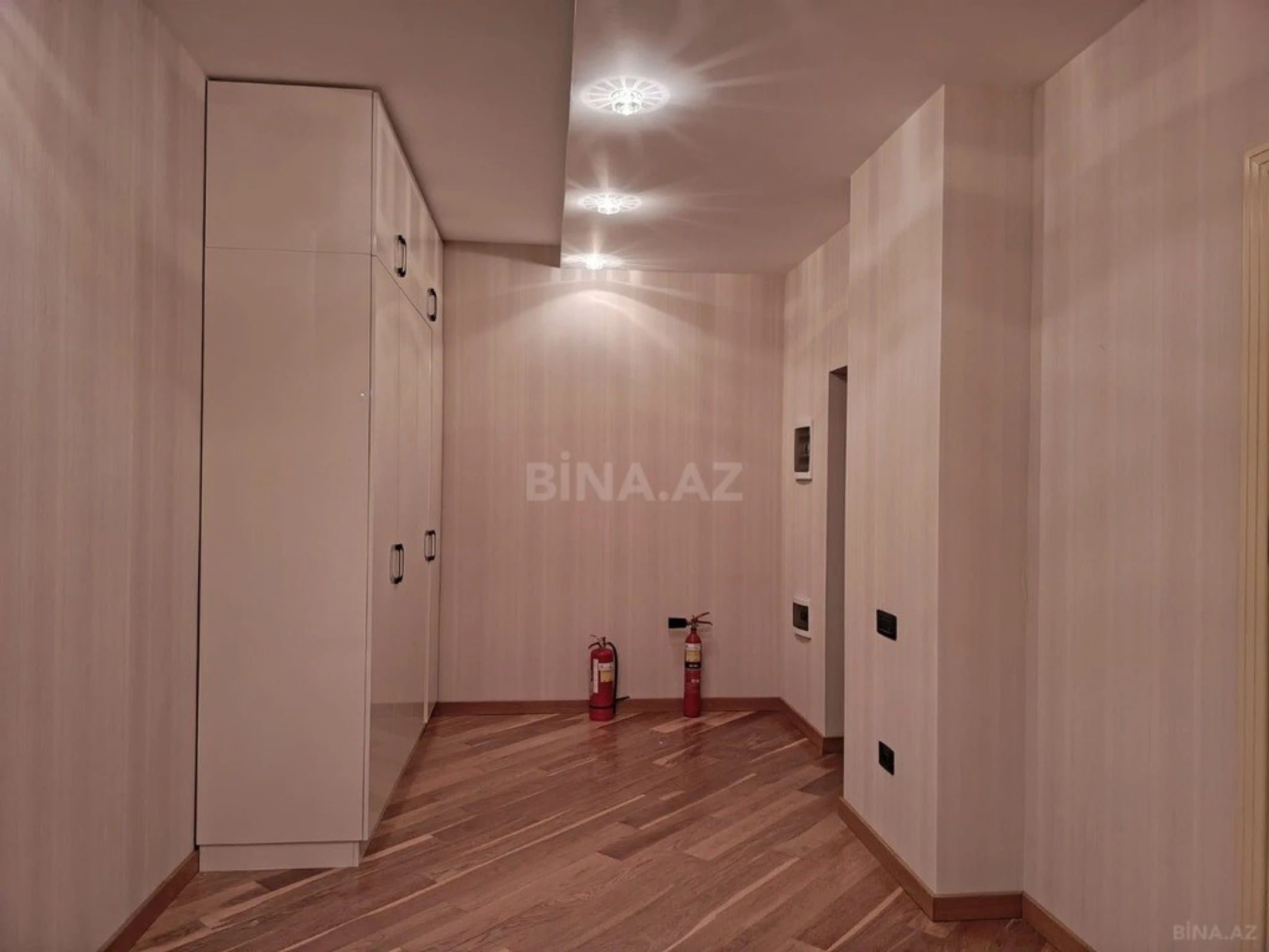 Kirayə verilir 4 otaqlı mənzil 265 m²