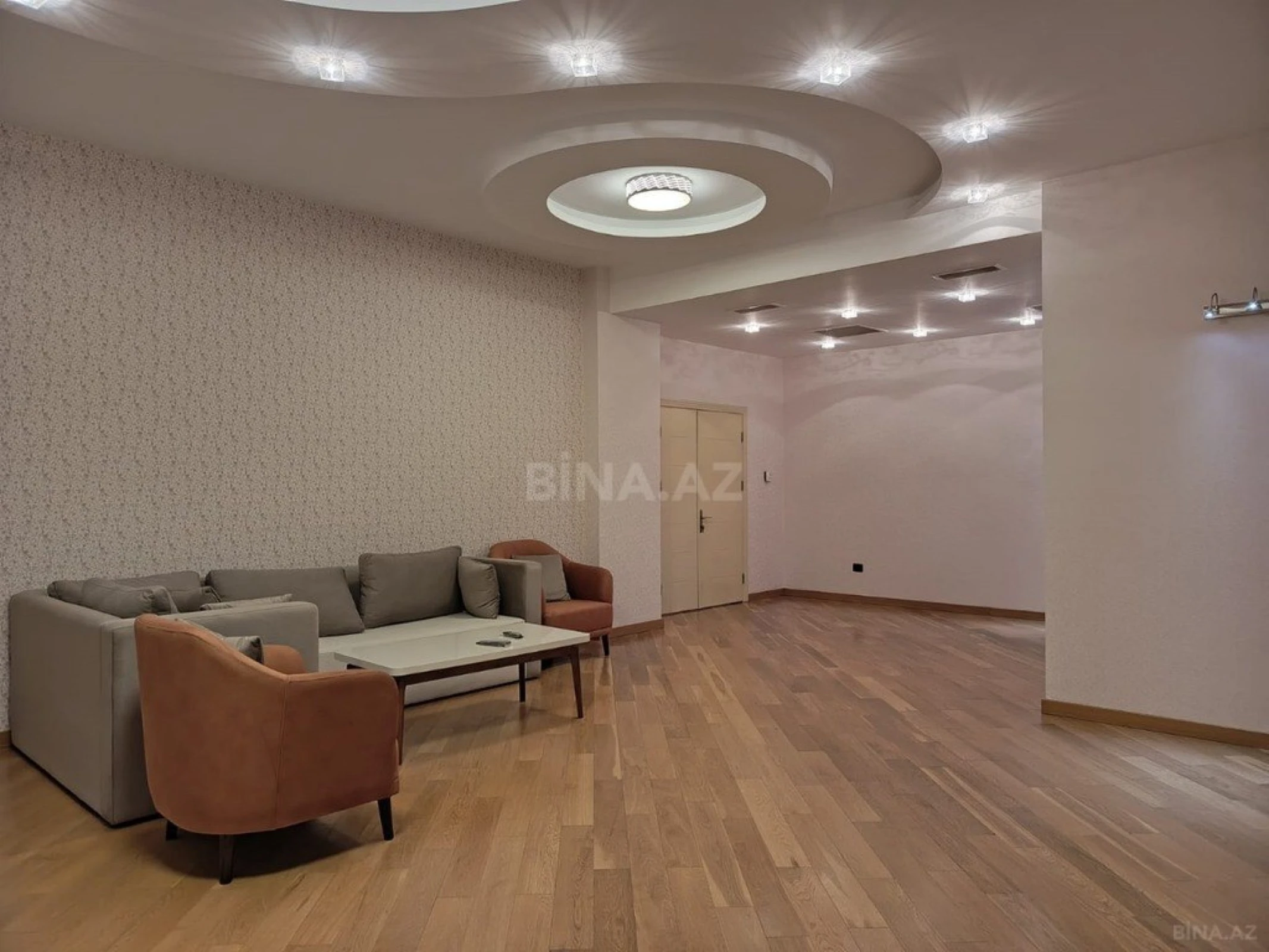 Kirayə verilir 4 otaqlı mənzil 265 m²