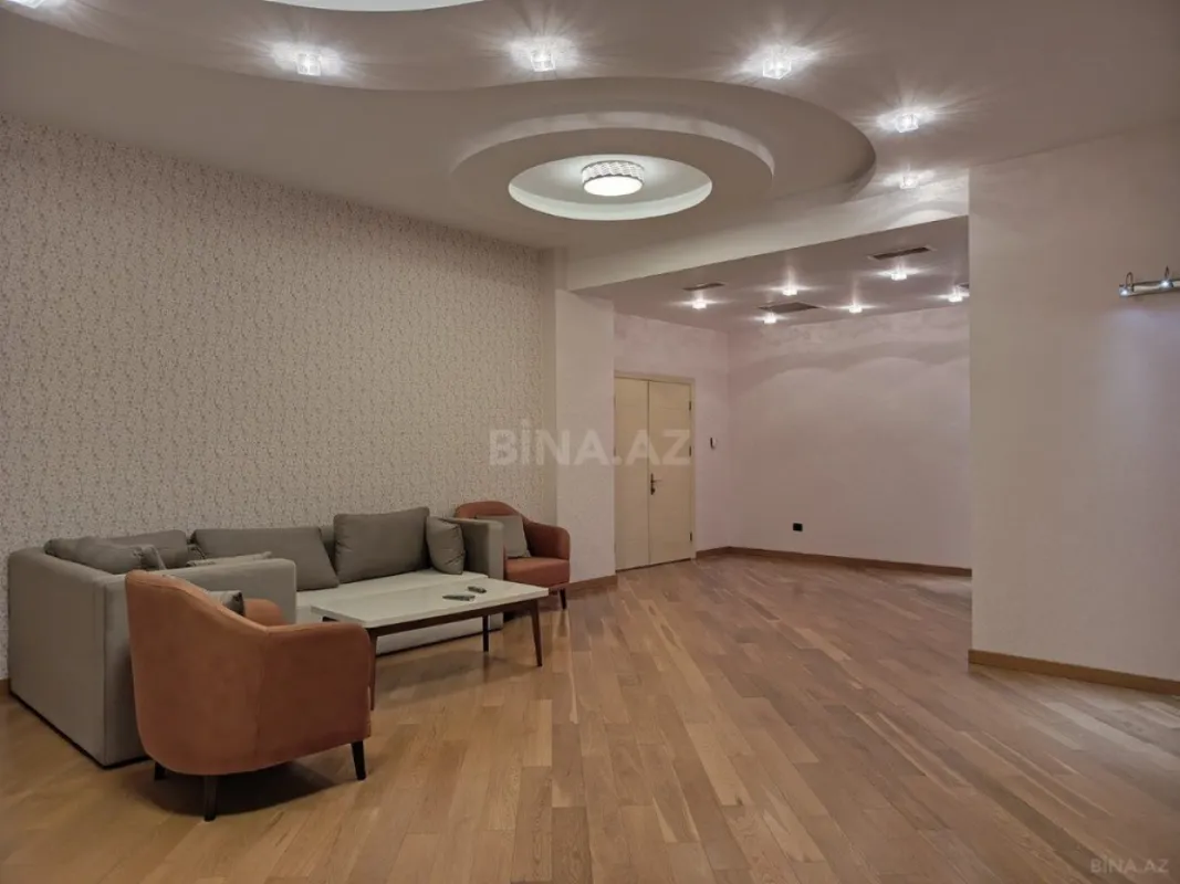 Kirayə verilir 4 otaqlı mənzil 265 m²